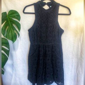 Kimchi Blue Little black sleeveless dress. Side zip and two front pockets Size 2